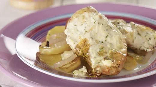 recipe image Κοτόπουλο φιλέτο με πατάτες και σως γιαούρτι με μυρωδικά