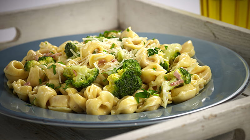 recipe image Τορτελίνια με μπρόκολο και ζαμπόν