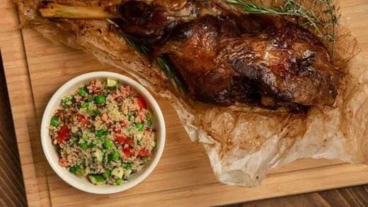 recipe image Μπούτι Αρνιού Ψημένο στη Λαδόκολλα και Ταμπουλέ με Κινόα
