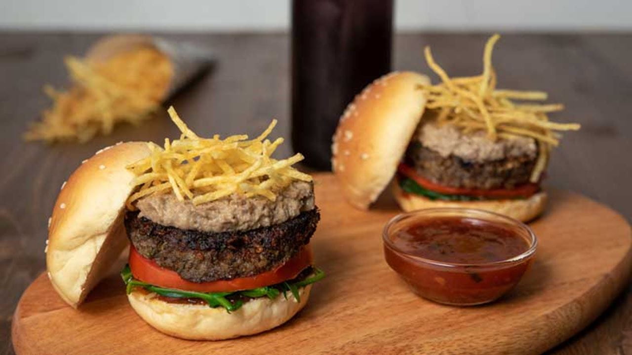 recipe image Burger μανιταριού με κρεμώδη σάλτσα και γλάσο ντομάτας