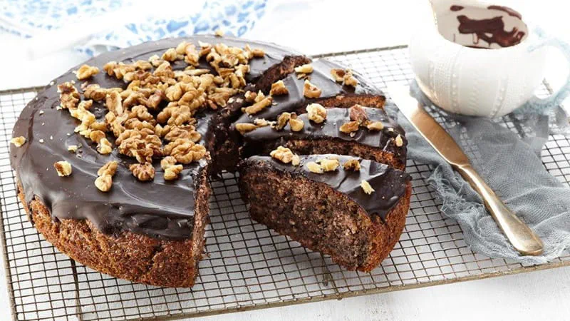 recipe image Σιροπιαστή Καρυδόπιτα με Γλάσο Σοκολάτας