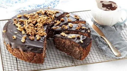 recipe image Σιροπιαστή Καρυδόπιτα με Γλάσο Σοκολάτας
