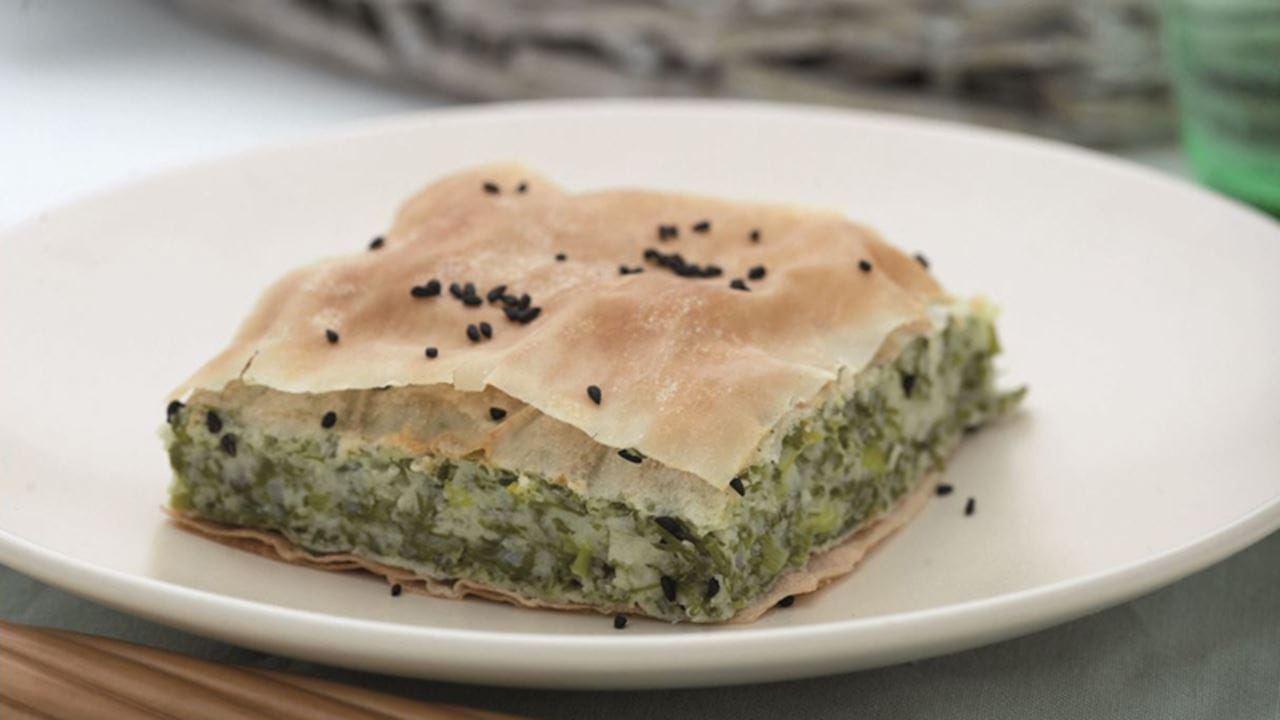 recipe image Χορτόπιτα με φρέσκα μυρωδικά και βότανα
