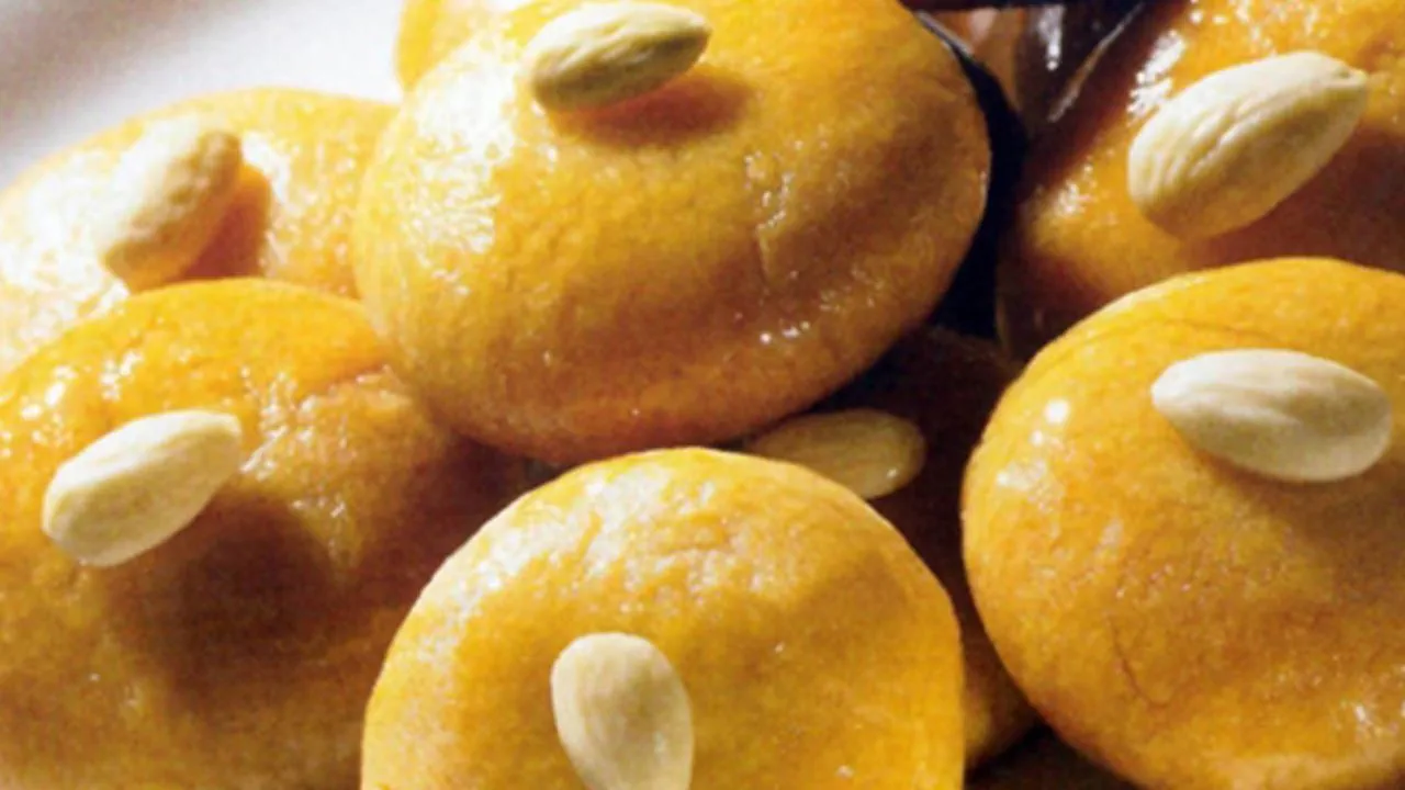 recipe image Ζεματιστοί Κουραμπιέδες