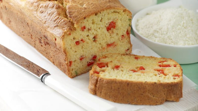 recipe image Aλμυρό κέικ με μυζήθρα και πιπεριά Φλωρίνης