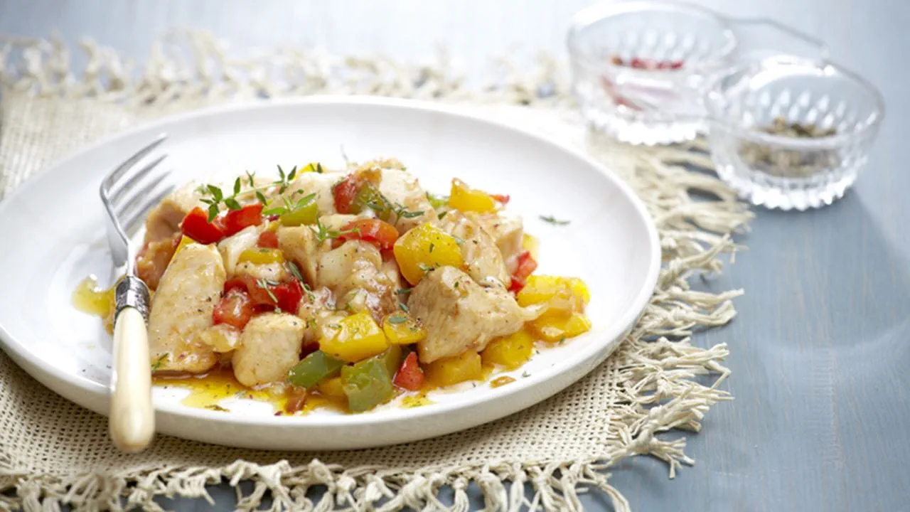 recipe image Τηγανιά με κοτόπουλο και πιπεριές