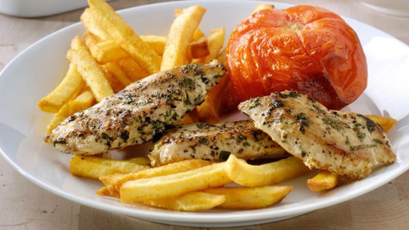 recipe image Κοτόπουλο φιλέτο με πατάτες φούρνου και ντομάτα