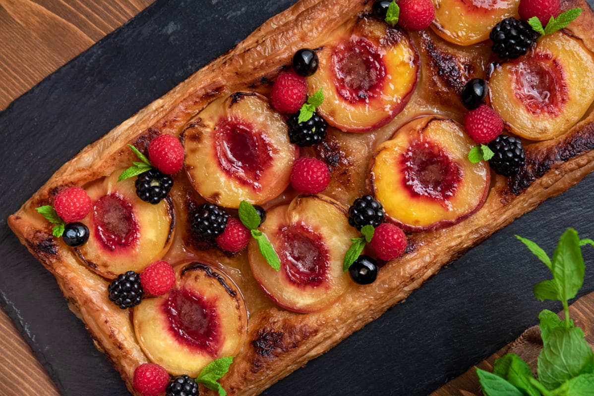 recipe image Τάρτα ροδάκινο και φρέσκα μούρα
