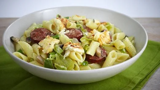 recipe image Μακαρονάδα με μανιτάρια και λουκάνικο