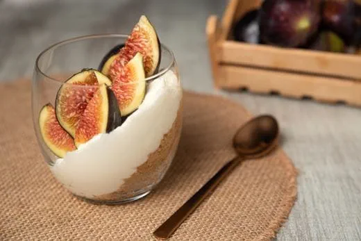 recipe image Τάρτα μπισκότου με σύκα και κρέμα από ελληνικά τυριά