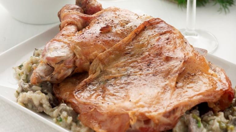 recipe image Κατσικάκι αιγιοπελαγίτικο γεμιστό και μαγειρεμένο στην γάστρα