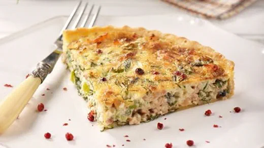 recipe image Τάρτα με σολομό, άνηθο και ροζ πιπέρια