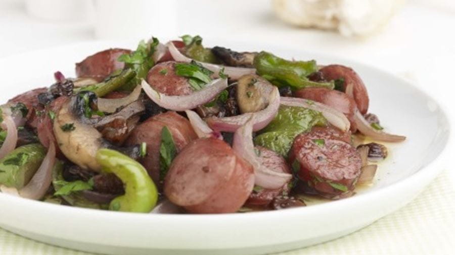 recipe image Χωριάτικα λουκάνικα με σάλτσα μαυροδάφνης