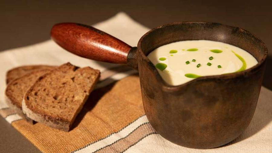 recipe image Σούπα κρέμα πατάτας με λάδι σχοινόπρασου