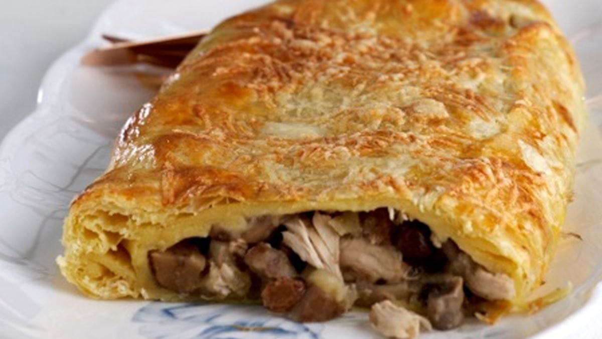 recipe image Στρούντελ κοτόπουλο με σταφίδες και μανιτάρια