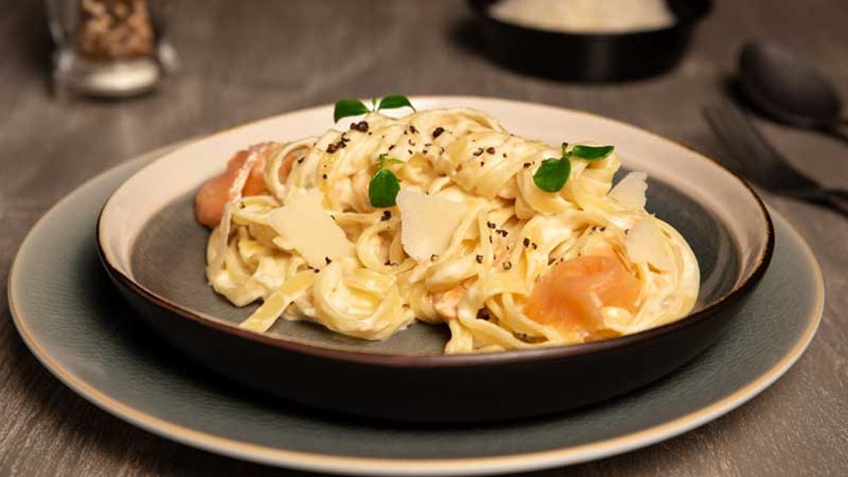 recipe image Ταλιατέλες με καπνιστό σολομό και κρέμα