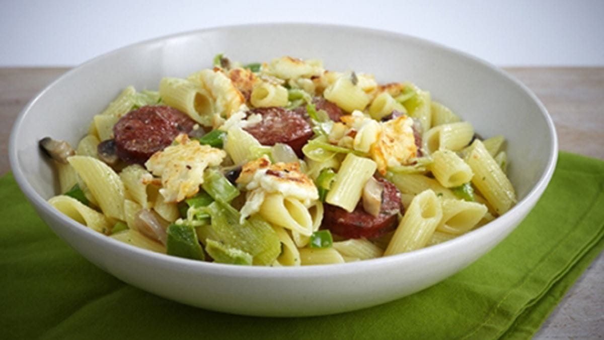 recipe image Μακαρονάδα με μανιτάρια και λουκάνικο