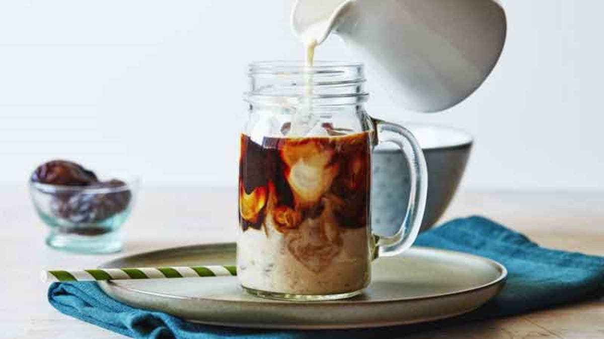 recipe image Παγωμένος καφές με κάρδαμο και χουρμά